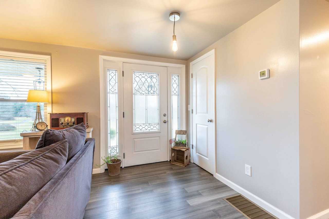 235 Schoolhouse Rd - Photo 3 of 29