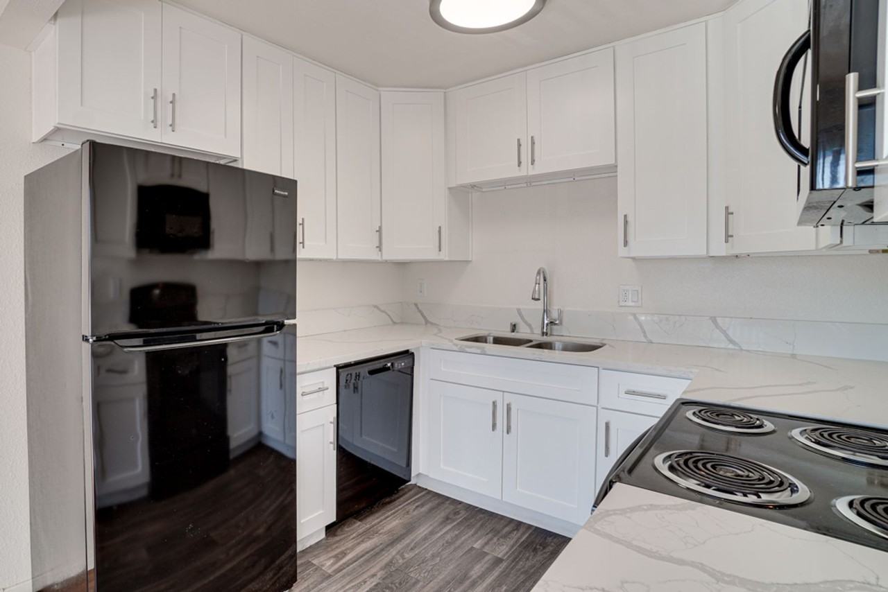 North Mollison Apartments - Photo 4 of 16