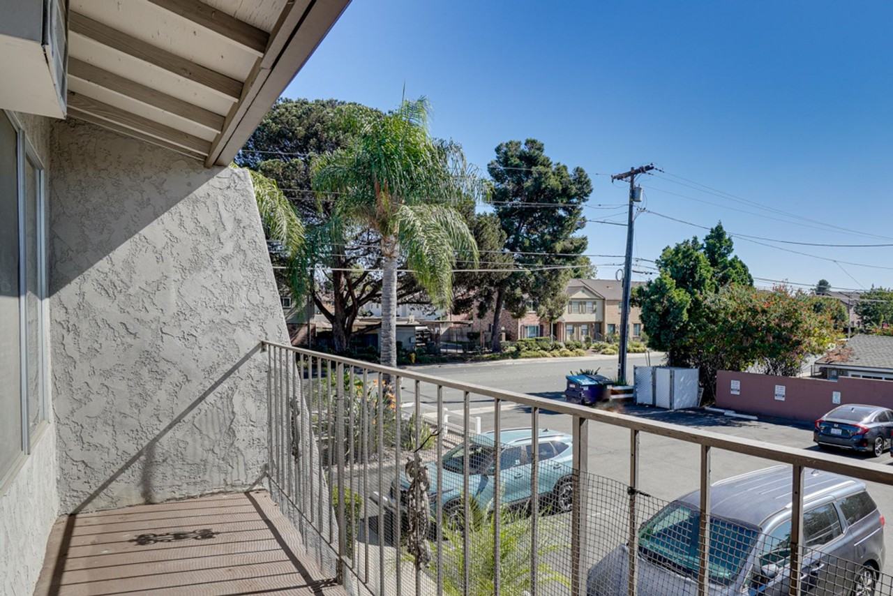 North Mollison Apartments - Photo 6 of 16