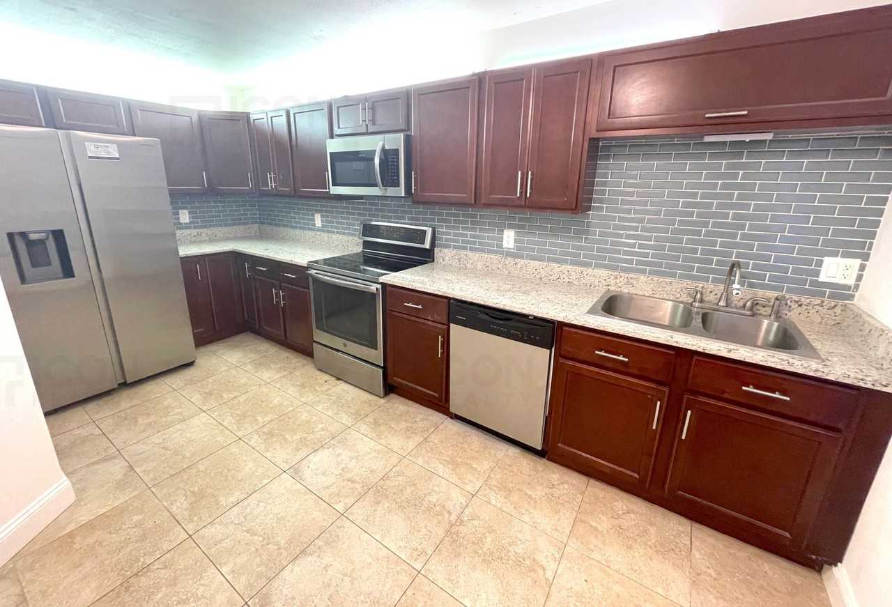 3613 Inverrary Blvd W - Photo 2 of 16