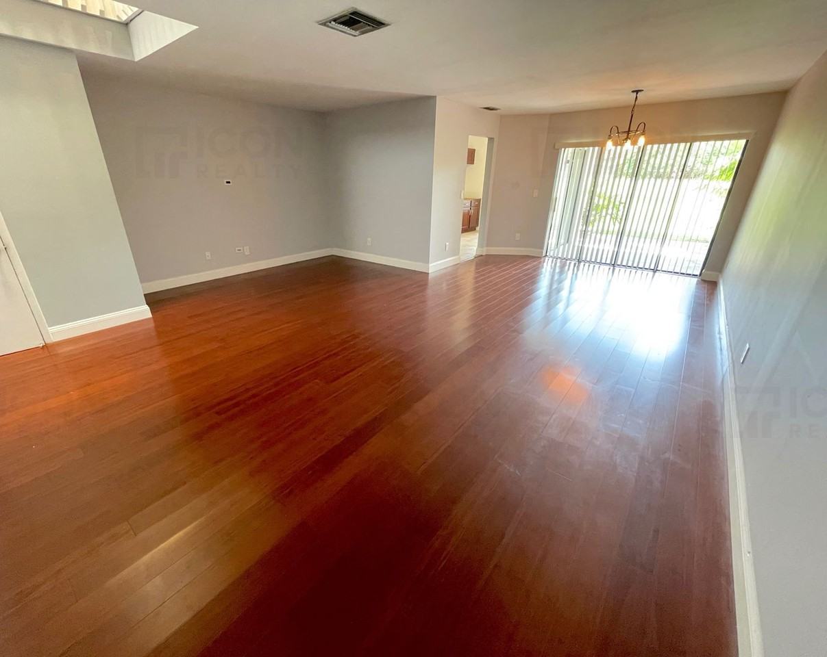 3613 Inverrary Blvd W - Photo 3 of 16