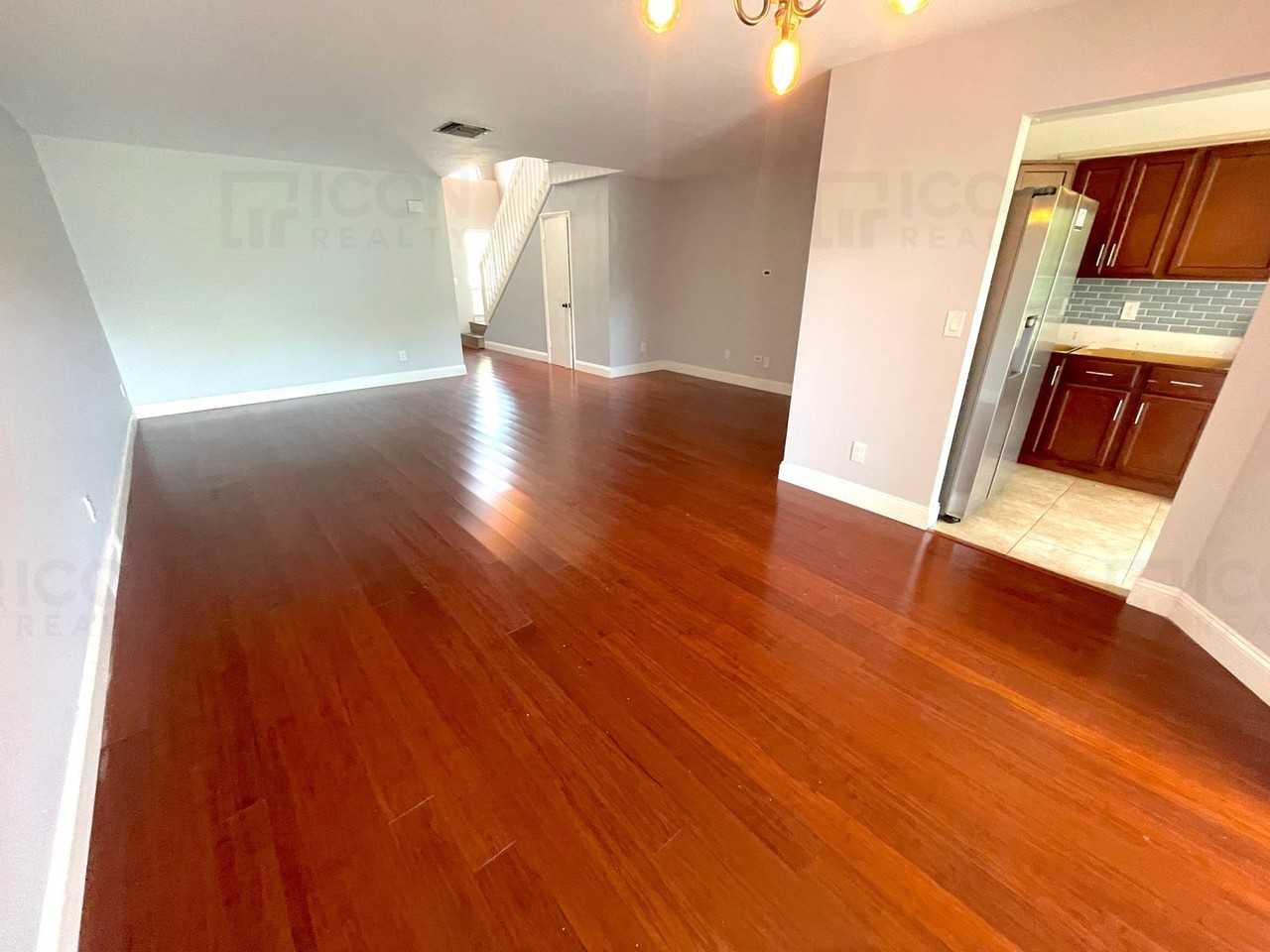 3613 Inverrary Blvd W - Photo 4 of 16