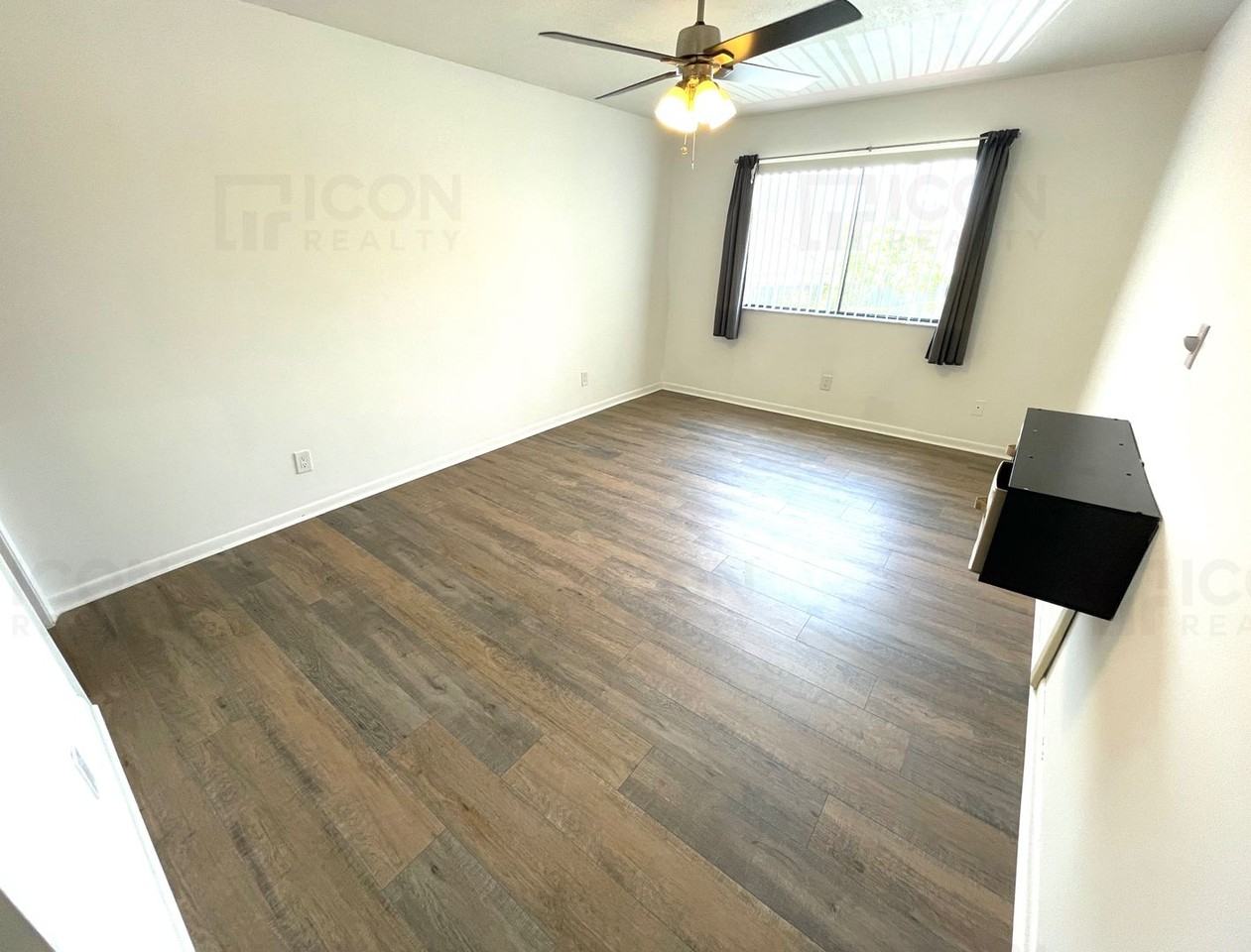3613 Inverrary Blvd W - Photo 6 of 16