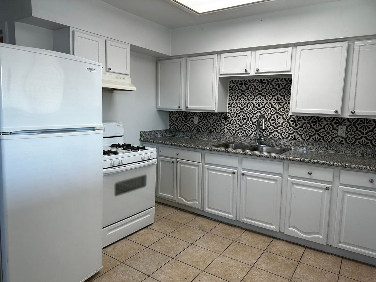 13913 N Palm St #11 - Photo 3 of 10