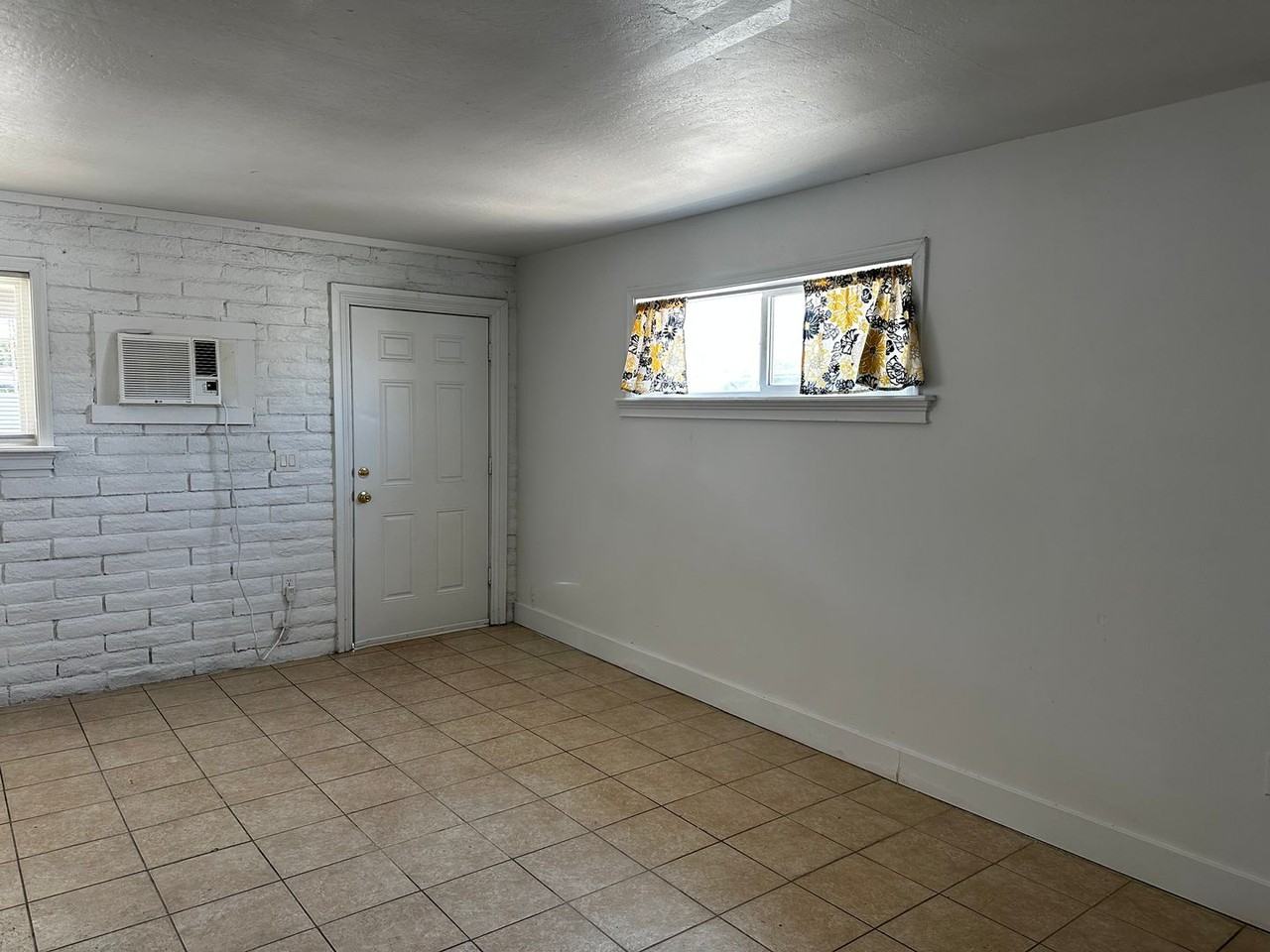 13913 N Palm St #11 - Photo 5 of 10