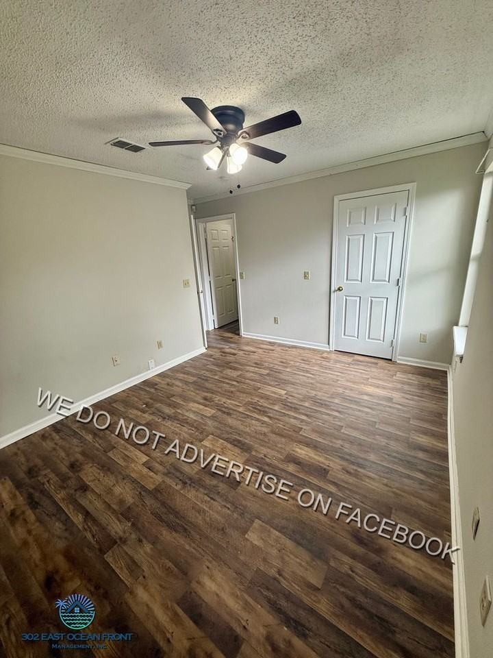 2892 Spencer St - Photo 6 of 11