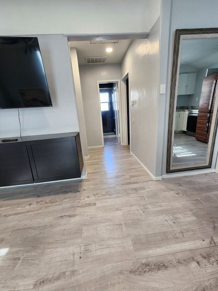 711 1/2 S 3rd St - Photo 7 of 9