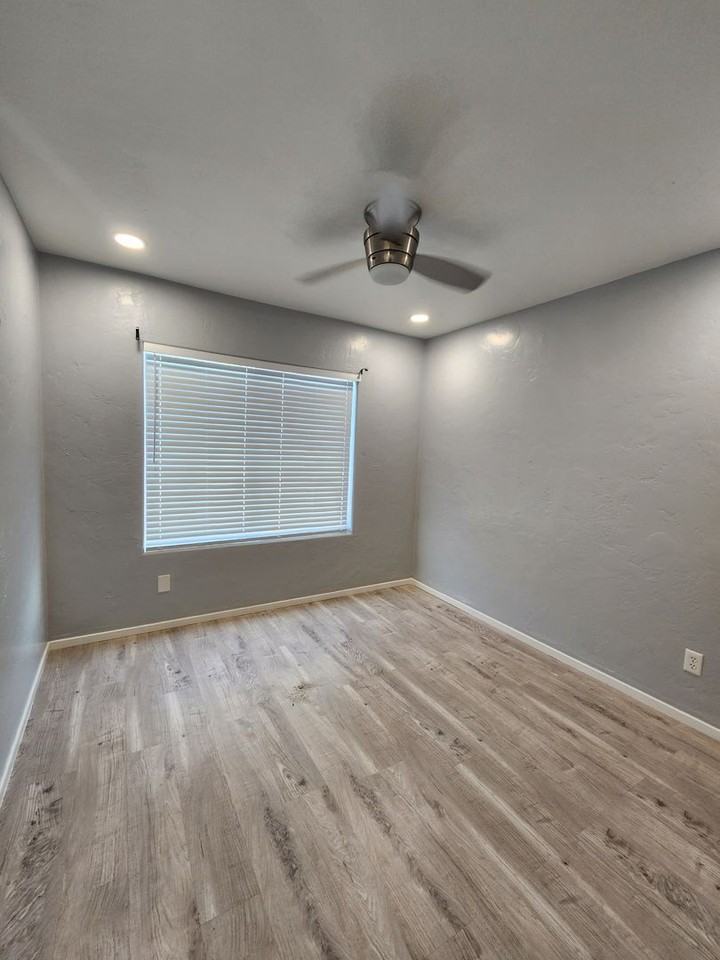 711 1/2 S 3rd St - Photo 6 of 9