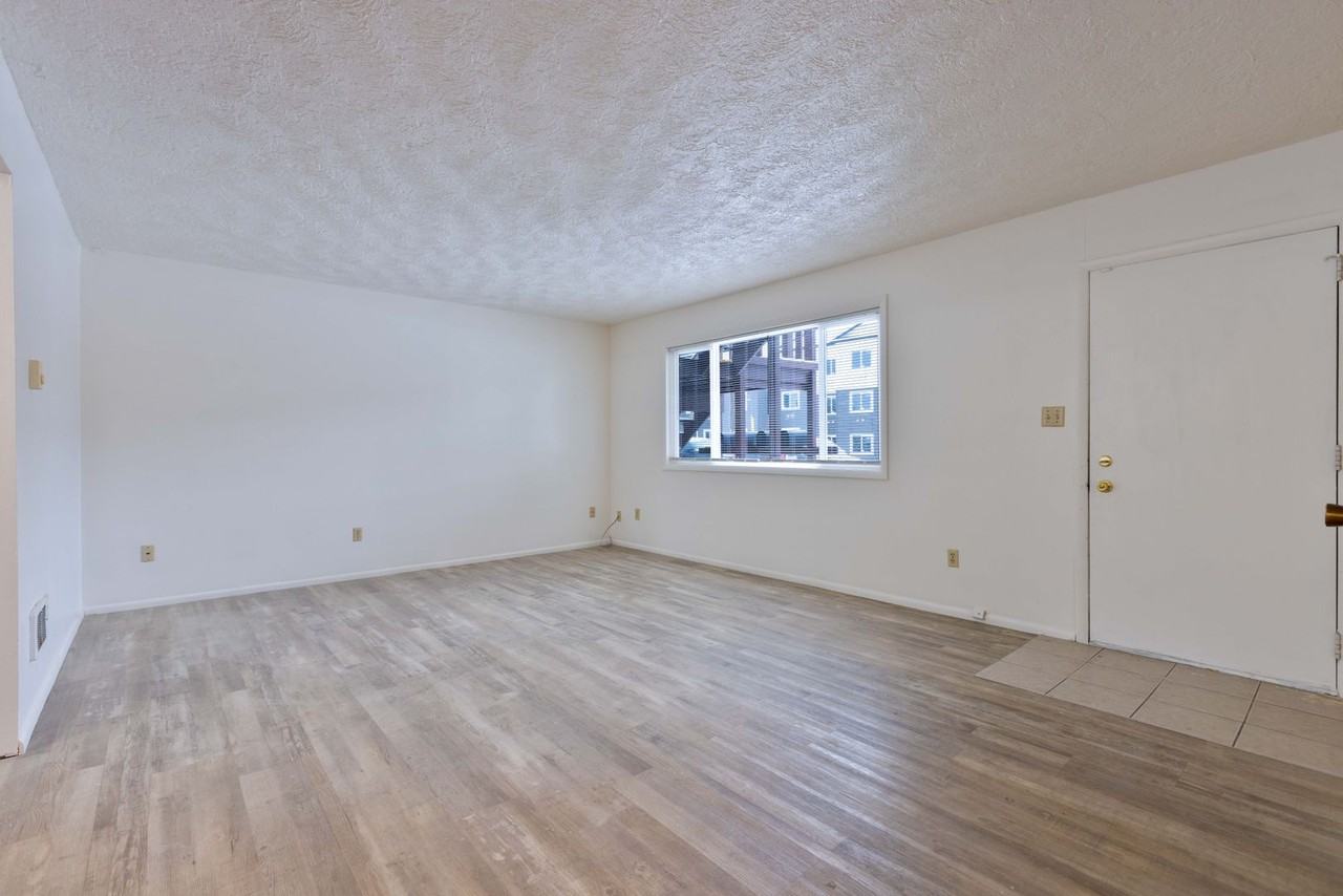 625 W Anderson St #1-4 - Photo 4 of 17