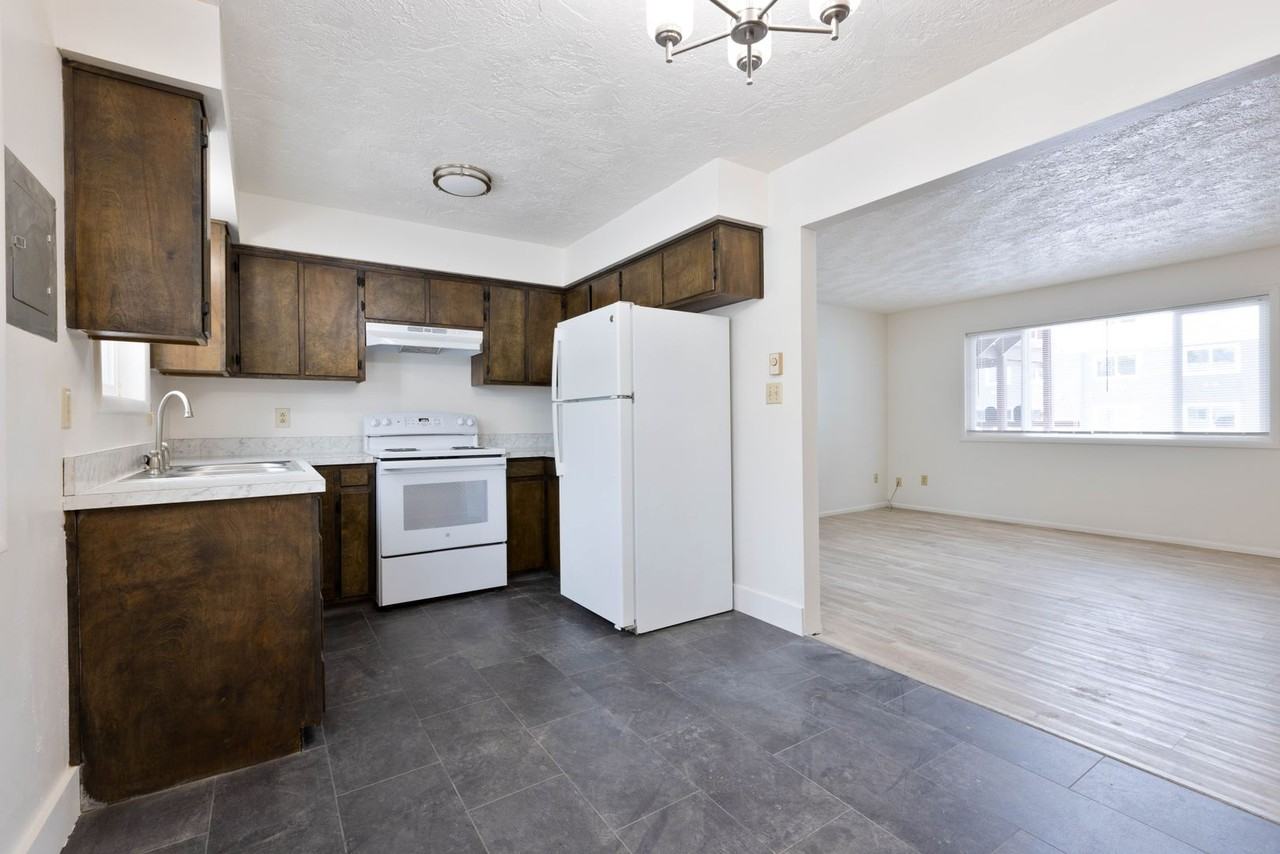 625 W Anderson St #1-4 - Photo 7 of 17