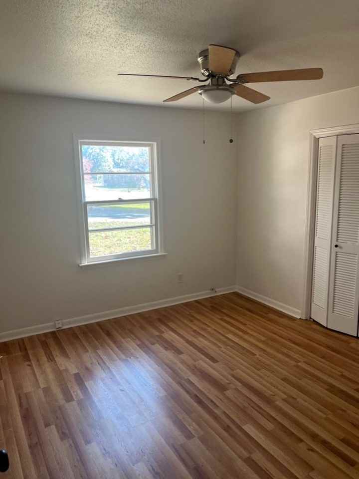 1115 Oakwood Dr - Photo 5 of 5
