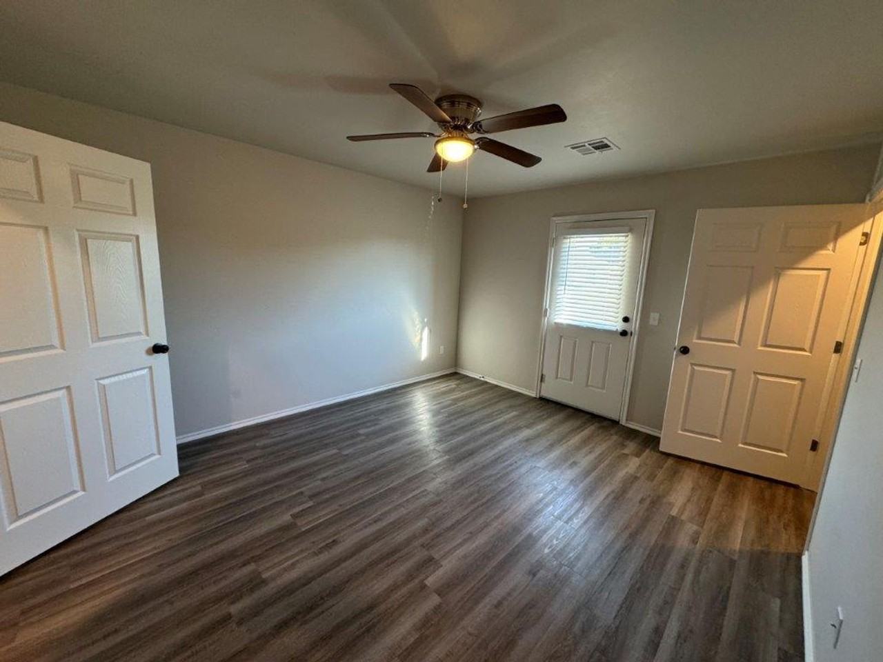 552 Parkhill Cir - Photo 3 of 10
