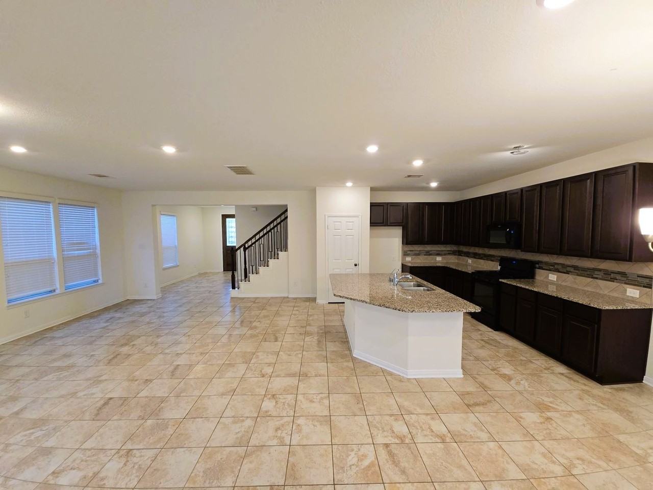 16626 Cliff Vale Ct - Photo 4 of 40