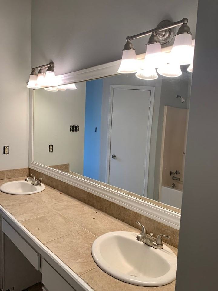 13676 Greenview Ave - Photo 2 of 10