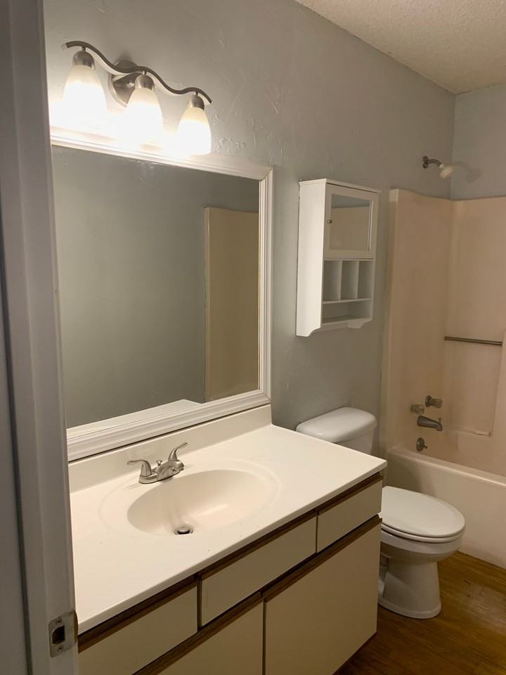 13676 Greenview Ave - Photo 5 of 10