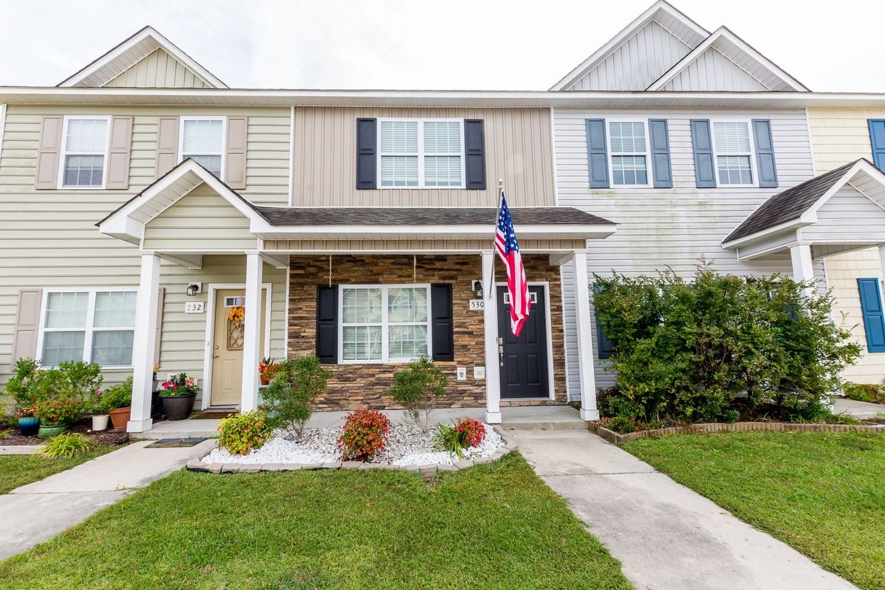 530 Oyster Rock Ln - Photo 2 of 32