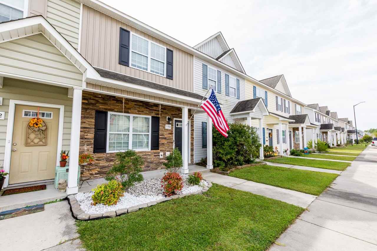 530 Oyster Rock Ln - Photo 3 of 32