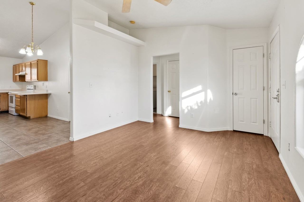 2667 E 620 N - Photo 3 of 21