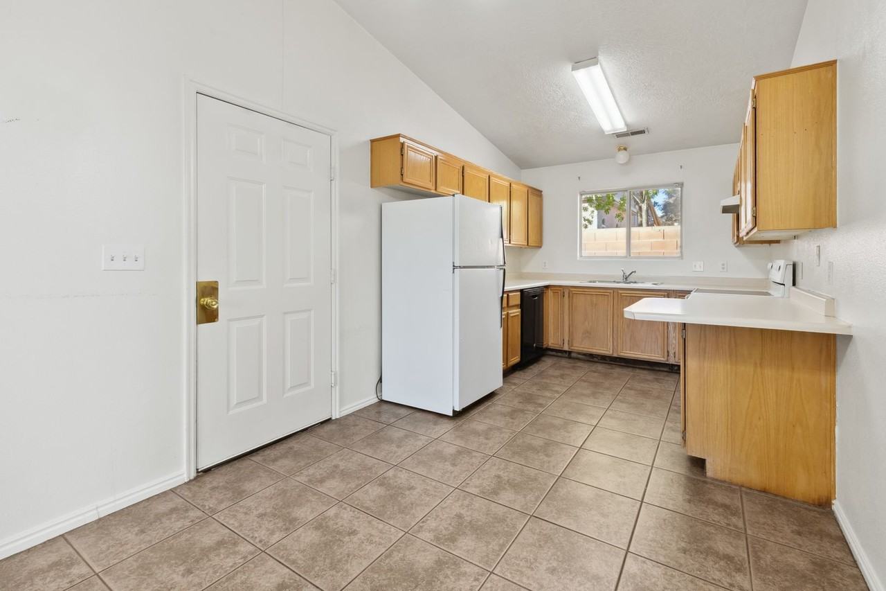 2667 E 620 N - Photo 5 of 21