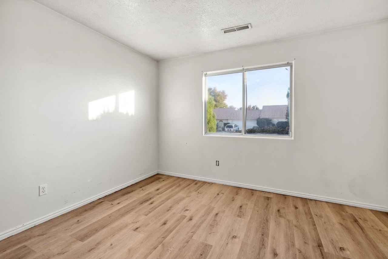 2667 E 620 N - Photo 7 of 21