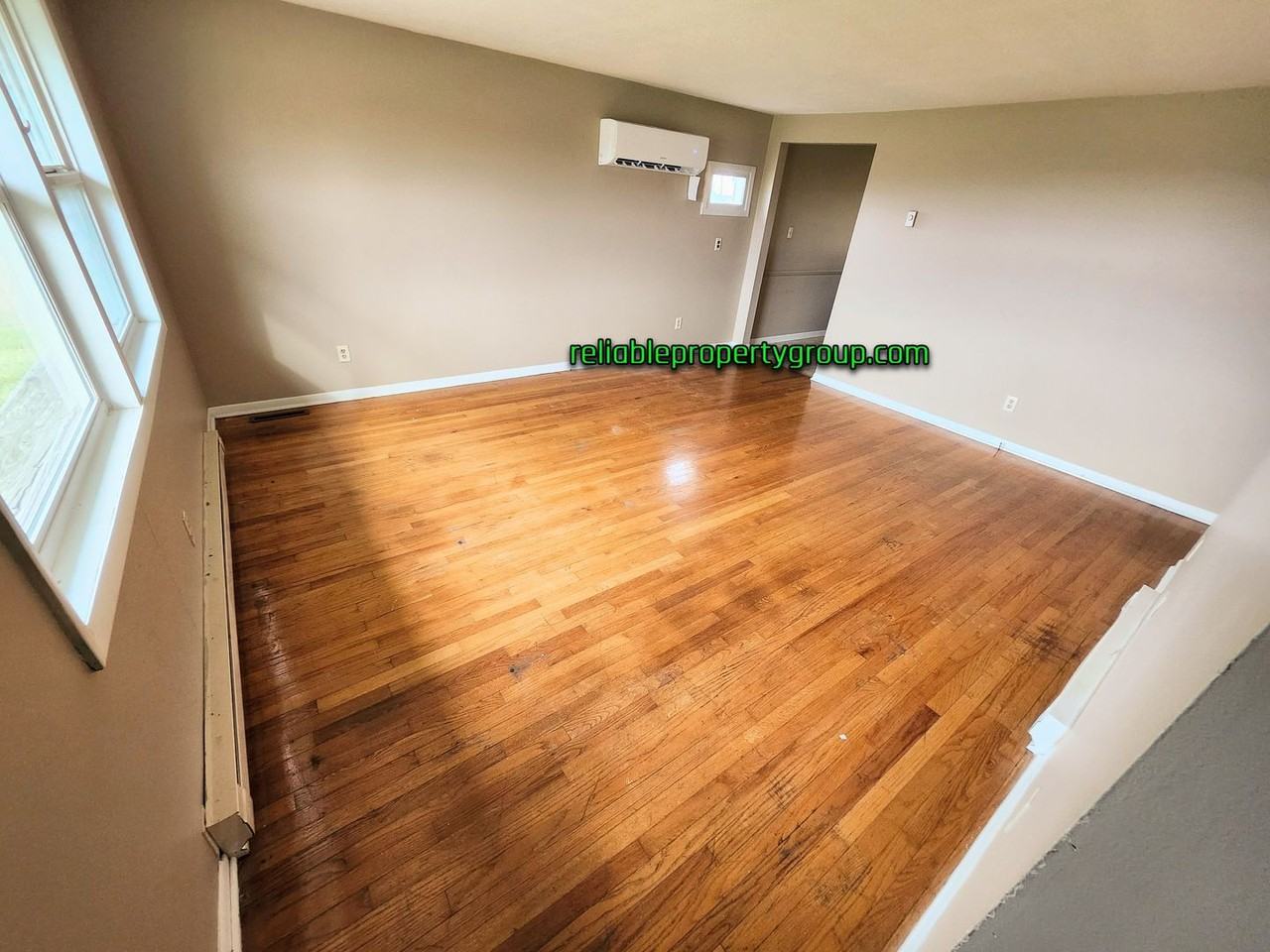 10735 Old Decatur Rd - Photo 3 of 10