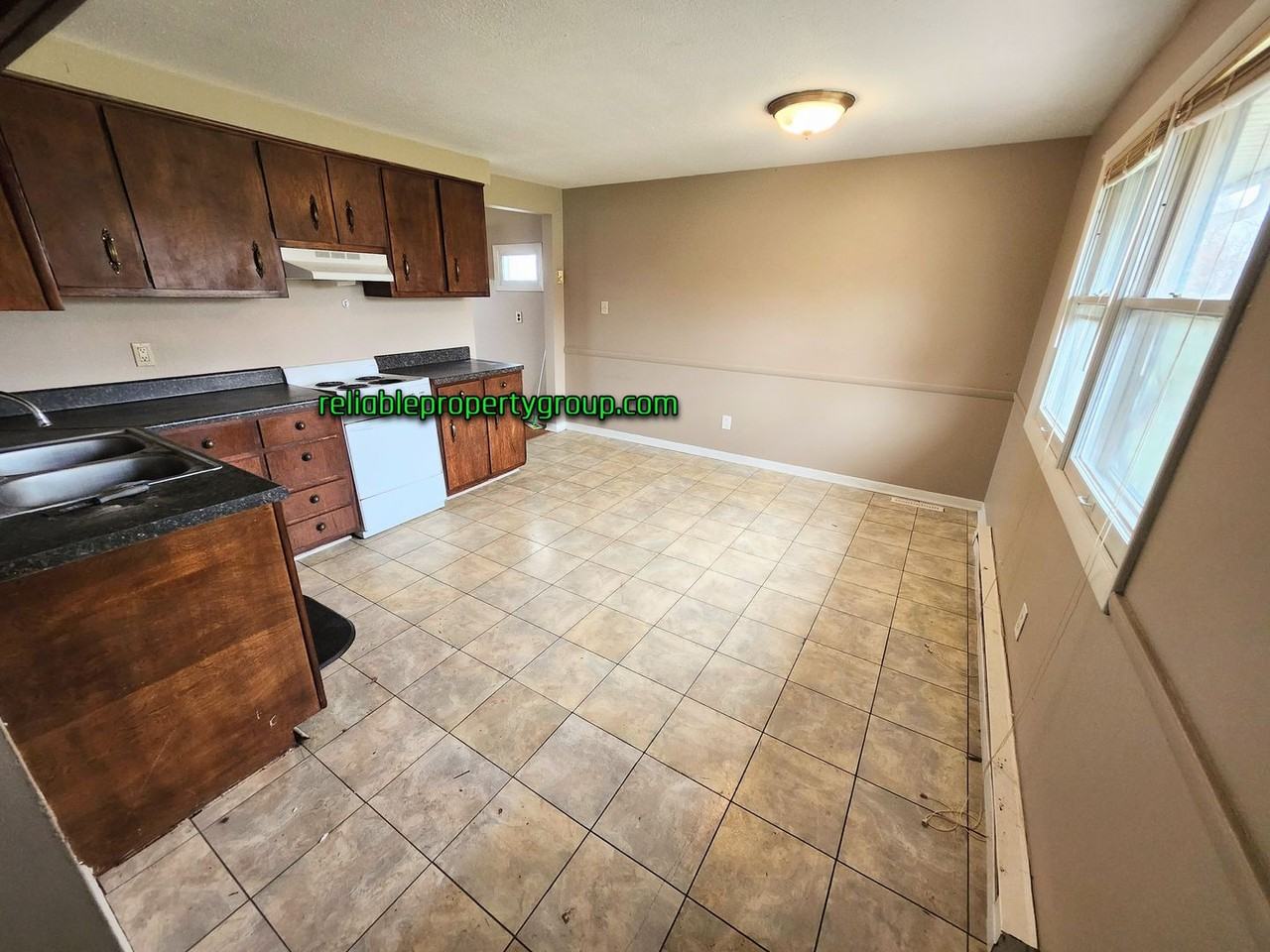 10735 Old Decatur Rd - Photo 4 of 10