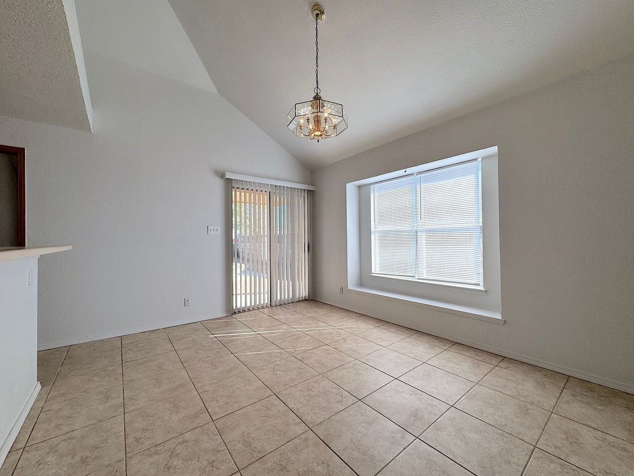 11044 Middledale St - Photo 7 of 23