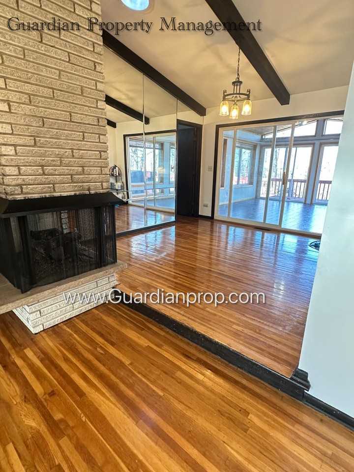 3304 Skyview Dr - Photo 3 of 28