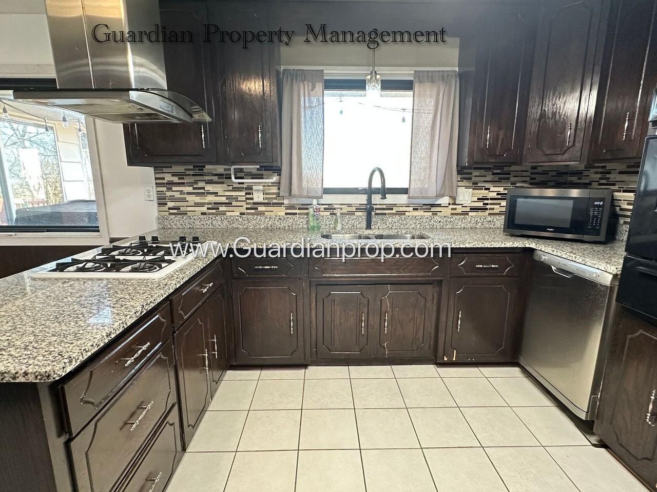3304 Skyview Dr - Photo 6 of 28
