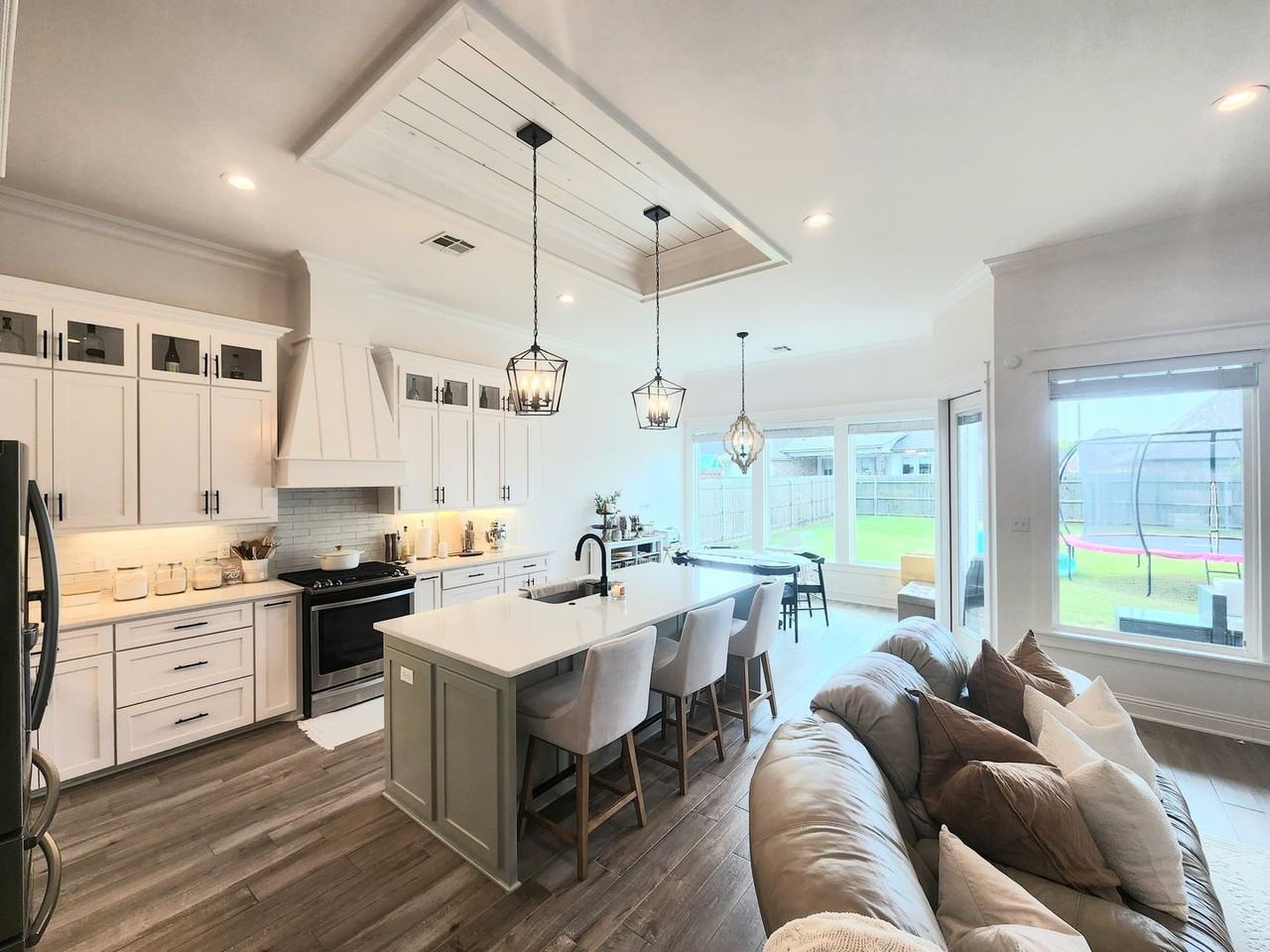 332 Newport Lane - Photo 3 of 18