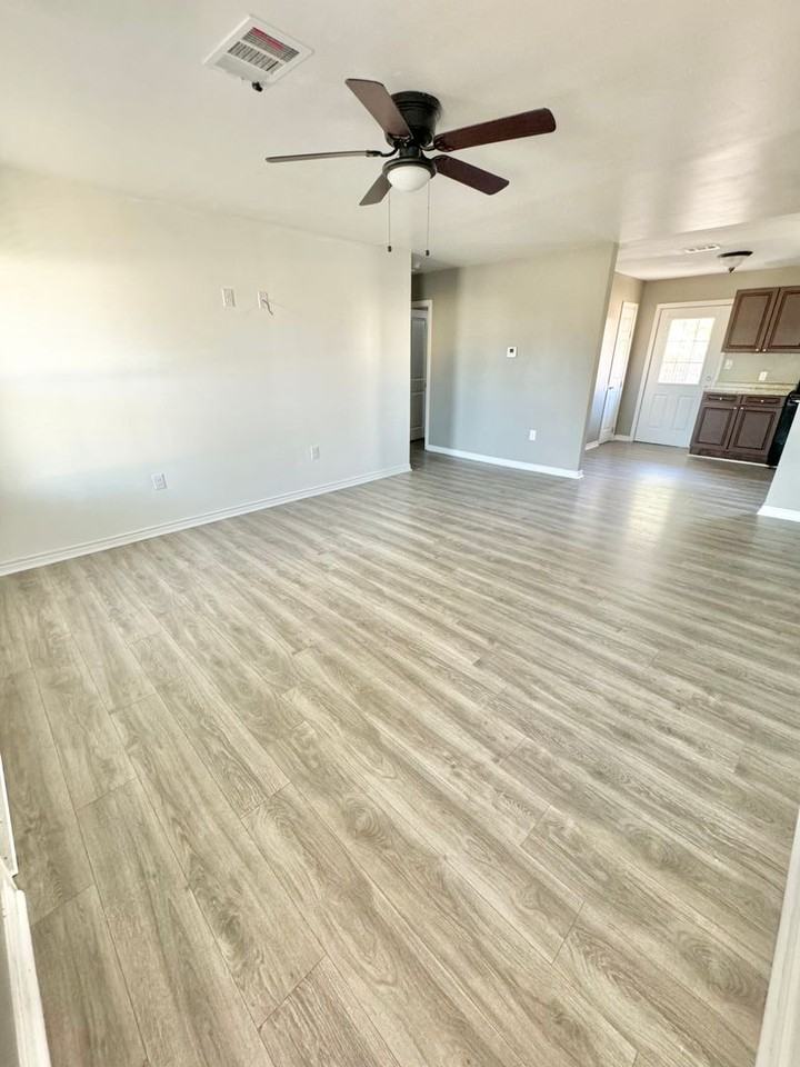 901 Cloud St - Photo 2 of 18