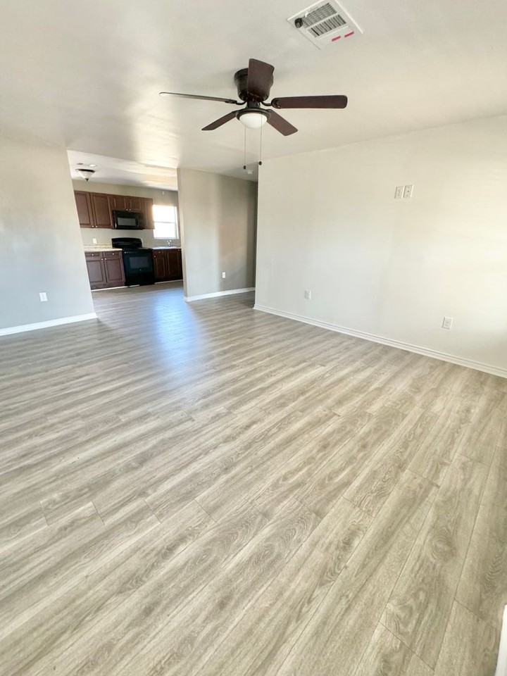 901 Cloud St - Photo 3 of 18