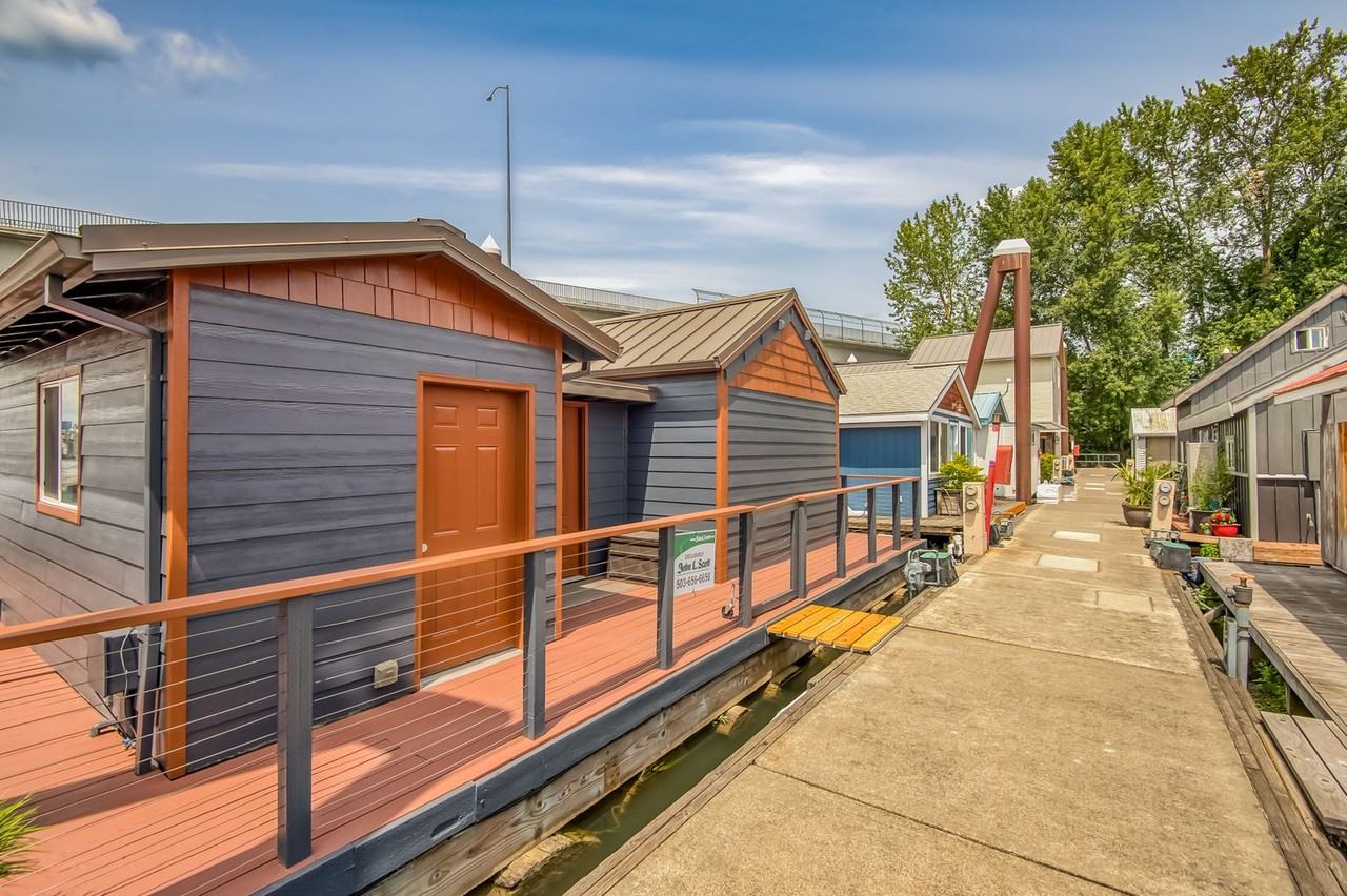 11820 N Jantzen Dr - Photo 2 of 19