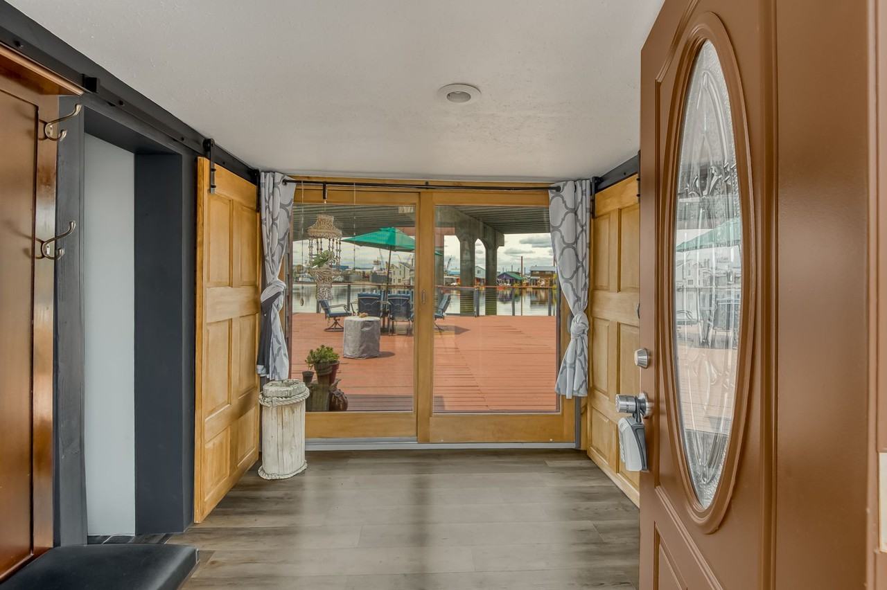 11820 N Jantzen Dr - Photo 3 of 19