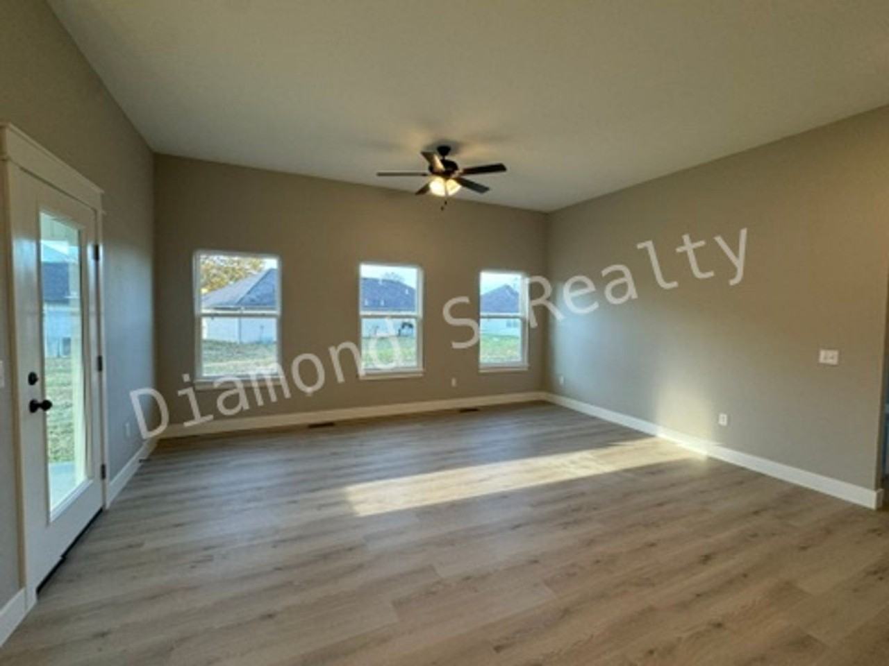 1161 N Maxine Ave - Photo 2 of 23