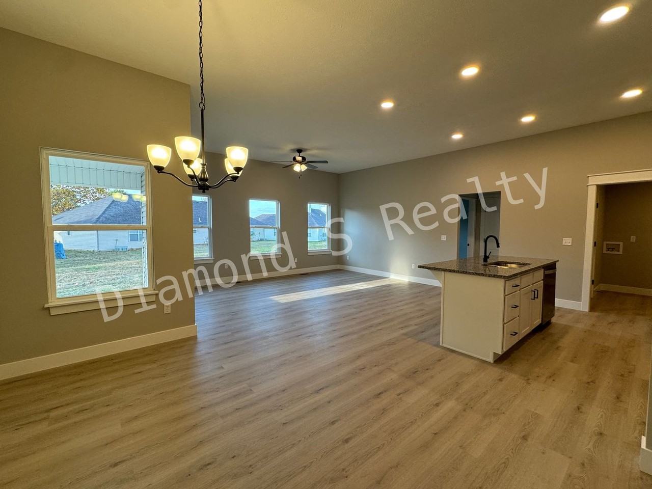 1161 N Maxine Ave - Photo 3 of 23