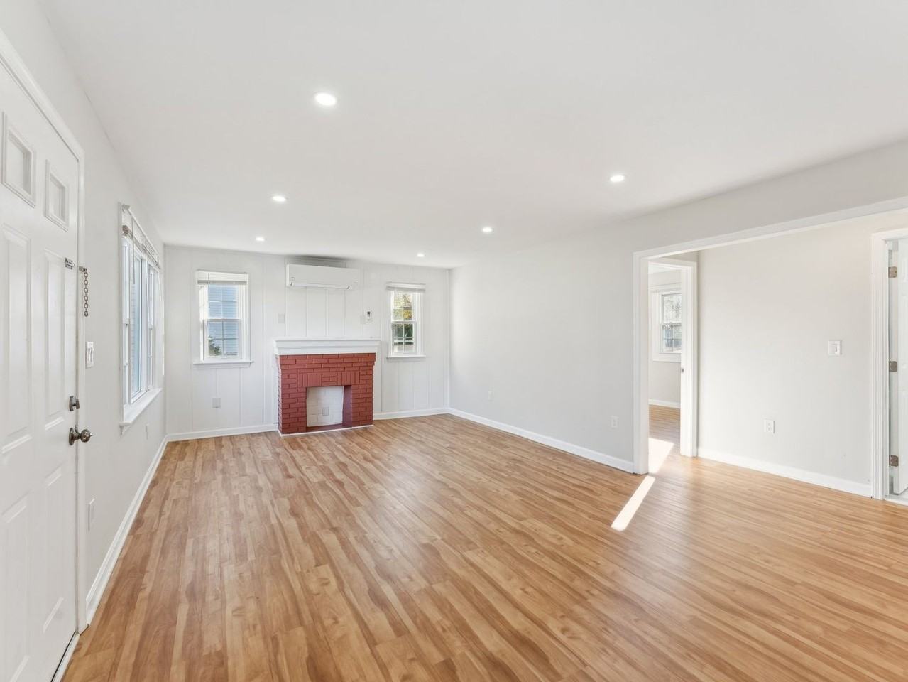3421 Memorial St - Photo 3 of 27