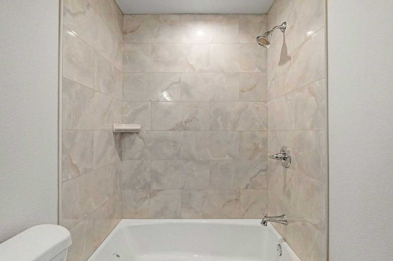 1424 Sleepy Hollow Ln - Photo 2 of 50