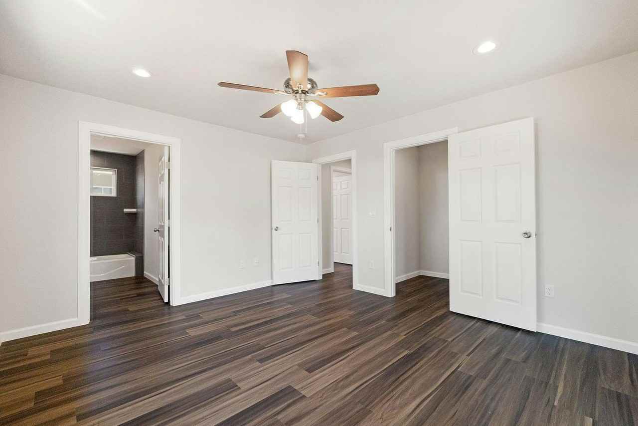 1424 Sleepy Hollow Ln - Photo 4 of 50