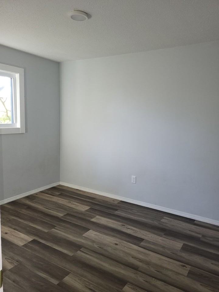 210 Walnut St - Photo 3 of 7