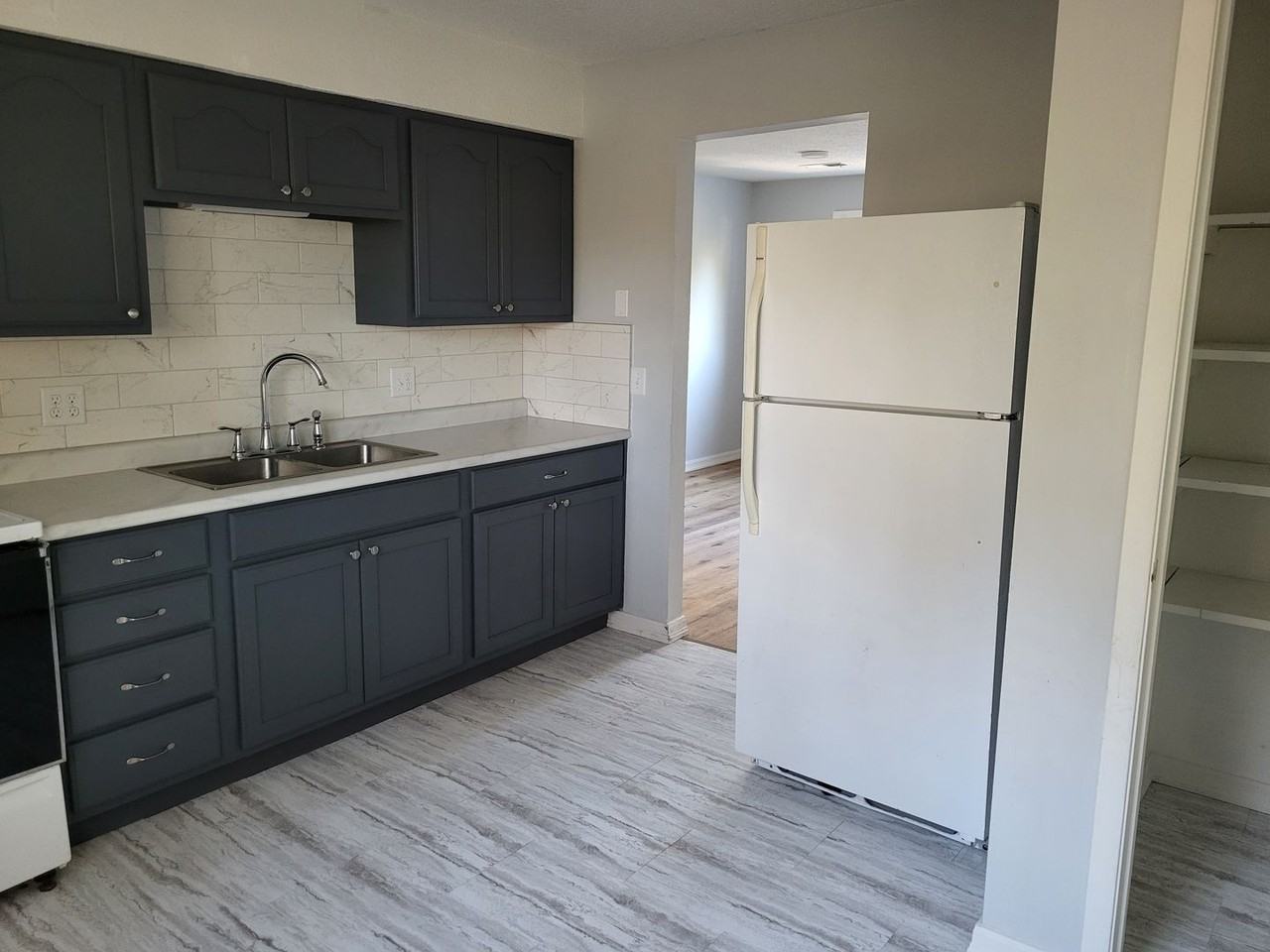 210 Walnut St - Photo 4 of 7