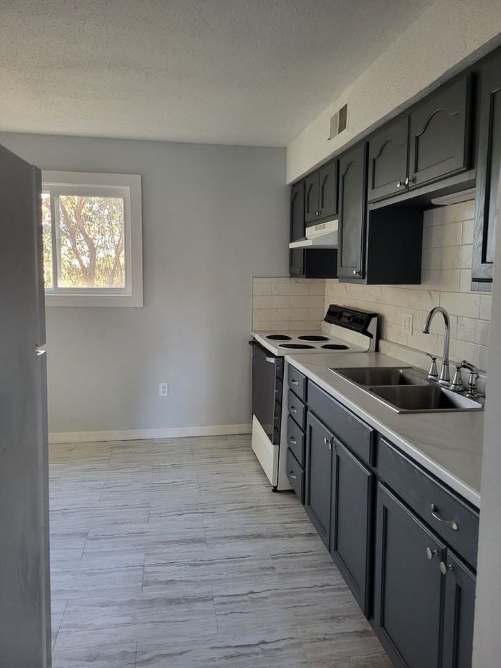 210 Walnut St - Photo 5 of 7