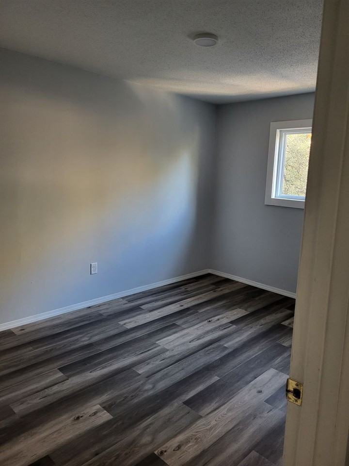 210 Walnut St - Photo 6 of 7