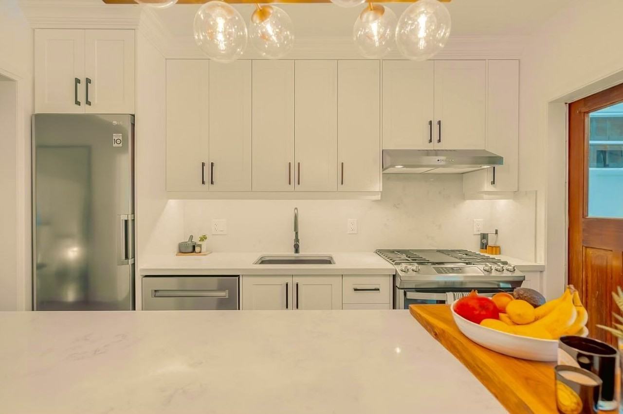 550 Jane St - Photo 3 of 19