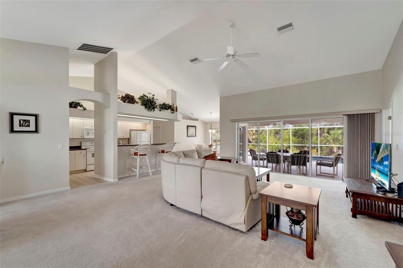 131 White Marsh Ln - Photo 5 of 50