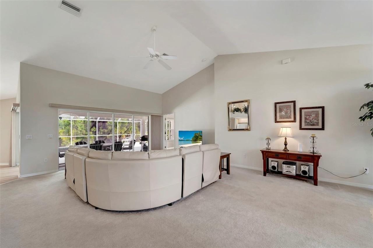 131 White Marsh Ln - Photo 6 of 50