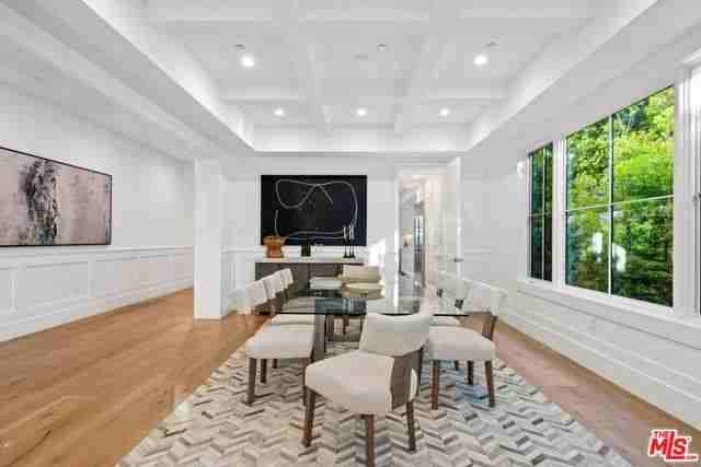 810 San Vicente Blvd - Photo 2 of 8