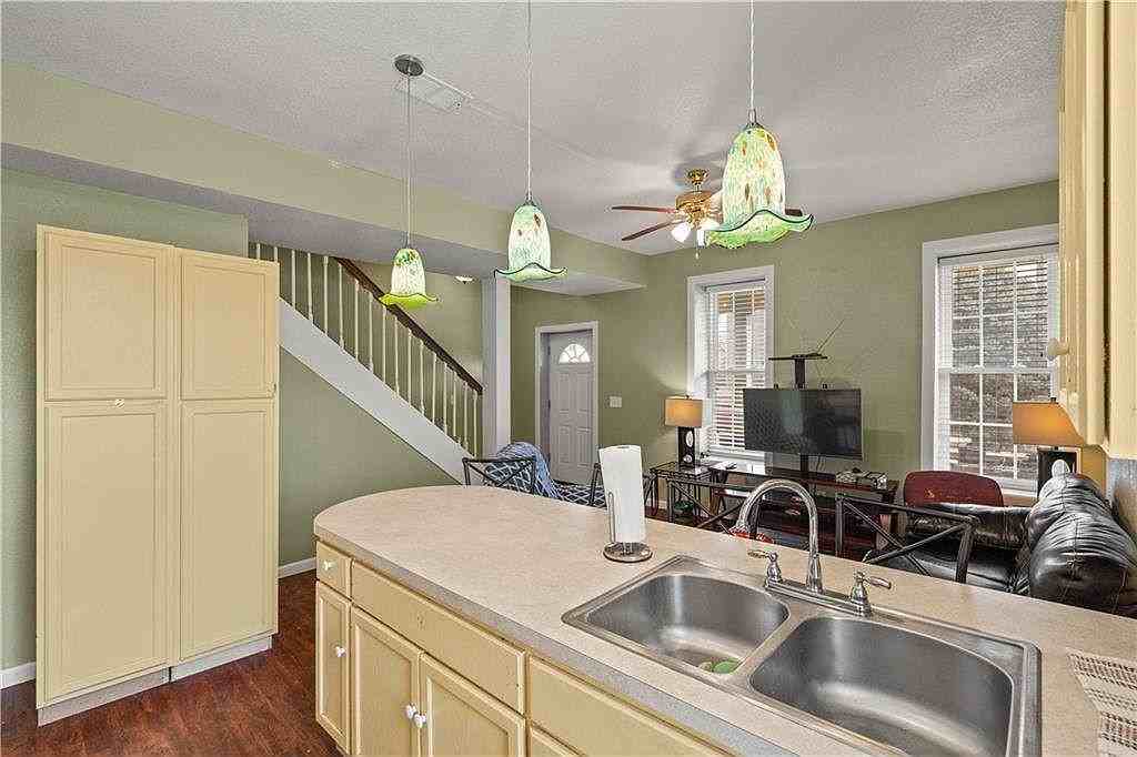 Campbell St - Photo 2 of 5