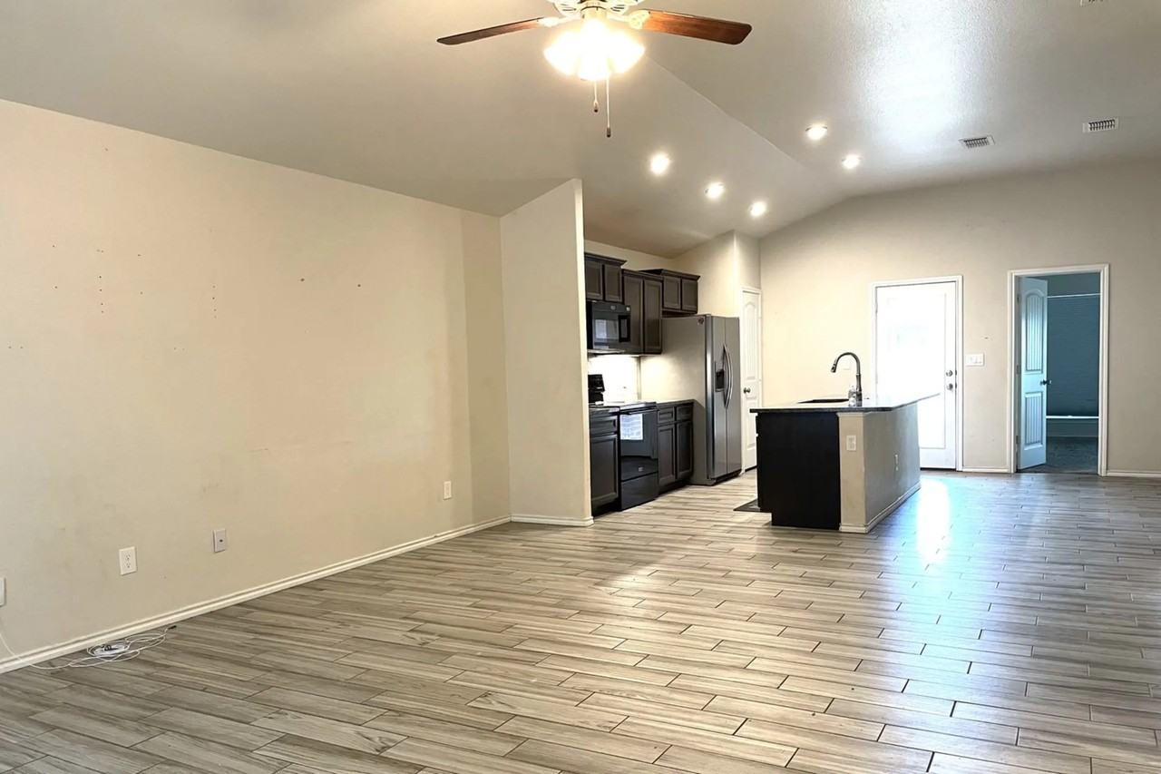 2116 143rd St - Photo 2 of 12
