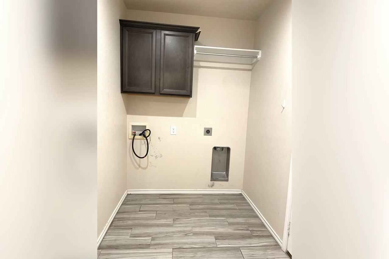 2116 143rd St - Photo 3 of 12